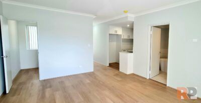 One Bedroom Plus Study Apartment - Photo 5