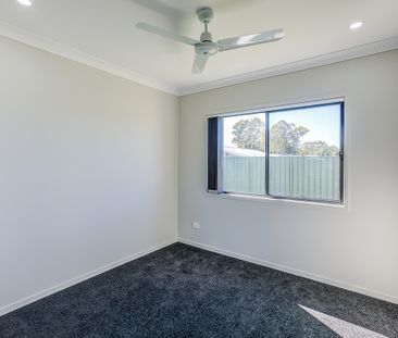 Large Modern Family Home! - Photo 6