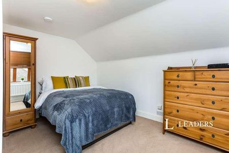 New Street, Horsham, RH13 - Photo 2