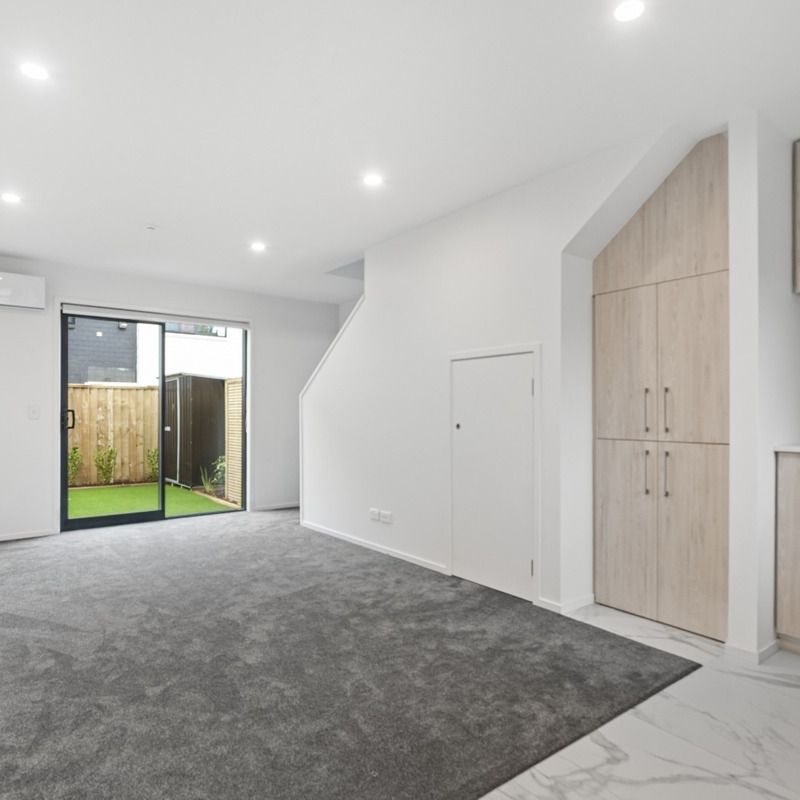 Modern 2-Bed Townhouse in Henderson - Photo 1