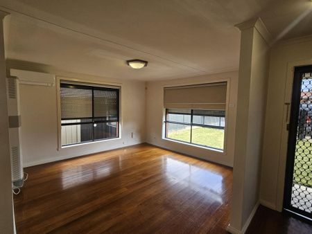 QUIET COURT LOCATION! - Photo 2