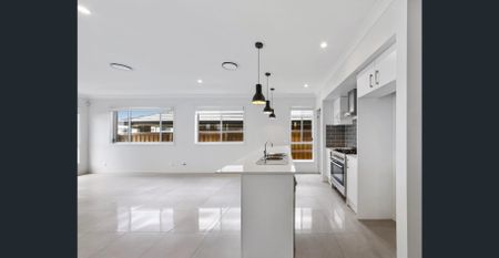 Ultra contemporary and spacious family home - Photo 3