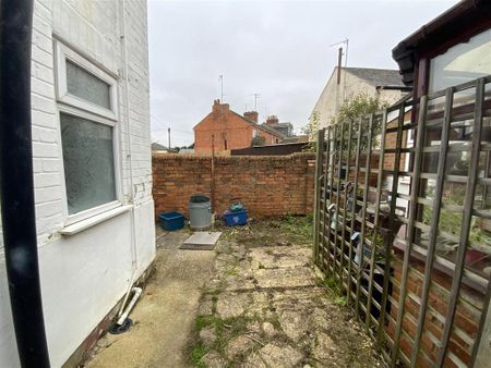 2 bedroom terraced house to rent - Photo 5