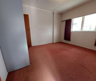 Close to motorway access and local facilities - Photo 5