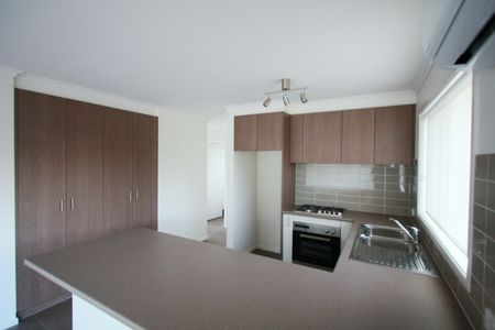 7b Embley Street, Holder ACT 2611 - Townhouse For Rent | Domain - Photo 5