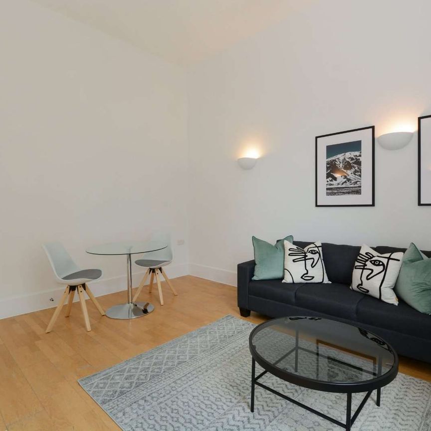 St Mark's Apartments, 300 City Road, London, EC1V 2PW - Photo 1