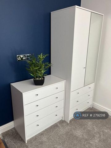 1 bedroom in a house share to rent - Photo 2