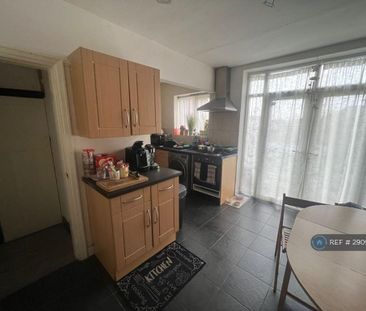 3 bedroom semi-detached house to rent - Photo 6