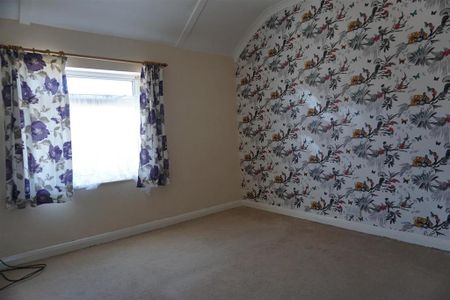2 bedroom terraced house to rent - Photo 2