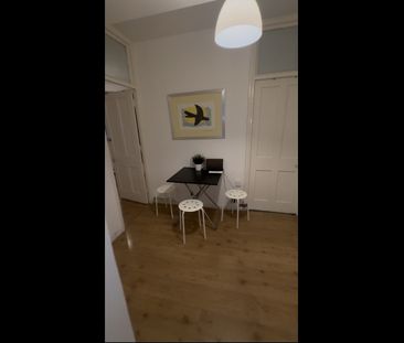 Room in a Shared Flat, Becklow Gardens, W12 - Photo 4