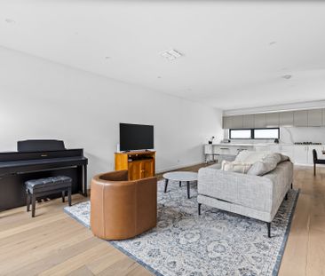 Spacious family living in a prime Strathmore setting - Photo 4