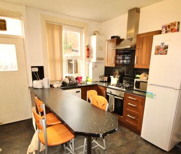 4 Bed - 7 Welton Place, Hyde Park, Leeds - LS6 1EW - Student - Photo 4