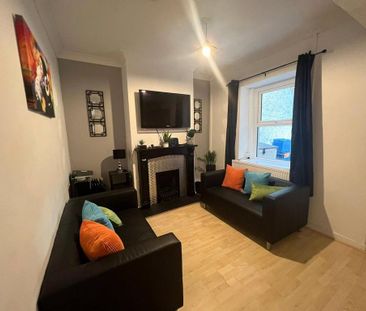 4 bedroom terraced house to rent - Photo 2