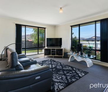 Neat, Comfortable and Conveniently Located! - Photo 2