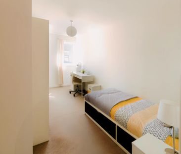 Standard 3 Bed Flat - Photo 6