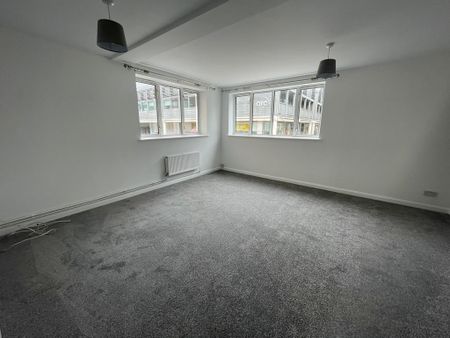 3 bedroom flat to rent - Photo 2