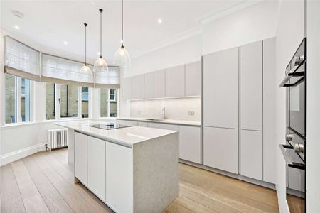 A spacious duplex flat designed to the most exacting of standards. - Photo 3