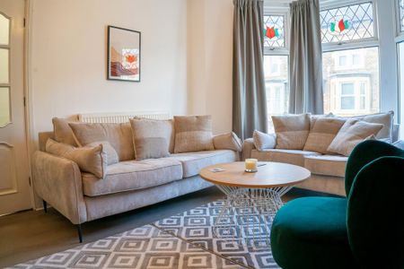 6 bedroom house to rent - Photo 2