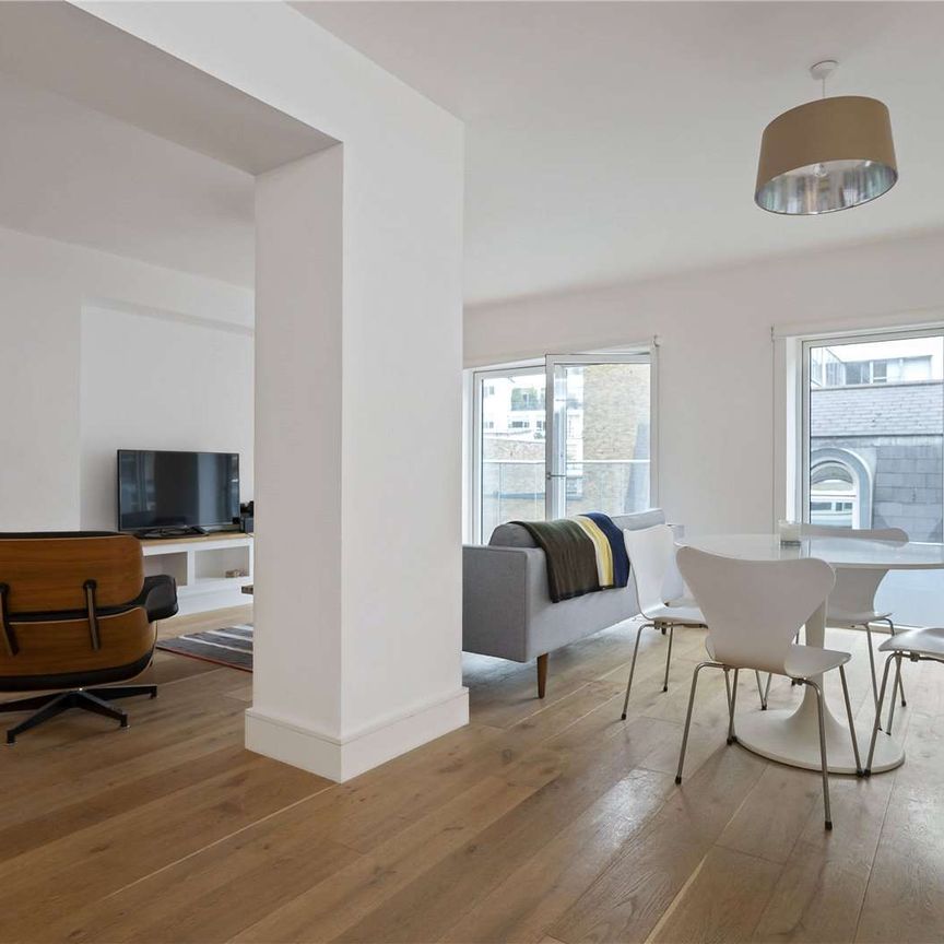 Two bedroom, two bathroom flat measuring in excess of 1,000 sq ft. - Photo 1