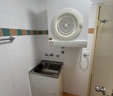 Top Floor Apartment in Prime Lifestyle Location Near UNSW - Photo 4