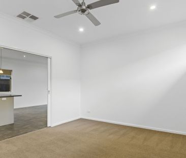 5 Erniold Road, Strathdale - Photo 2