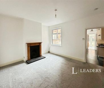 3 bedroom terraced house to rent - Photo 2