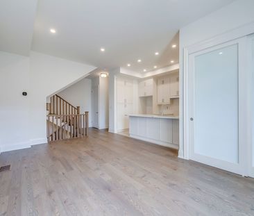 For Lease - 3327 Taha Gardens, Oakville, Ontario - Photo 2