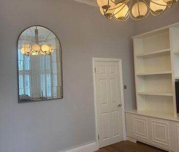 2 Bed Flat, Powis Square, W11 - Photo 2
