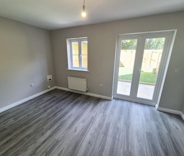 3 bedroom semi-detached house to rent - Photo 1