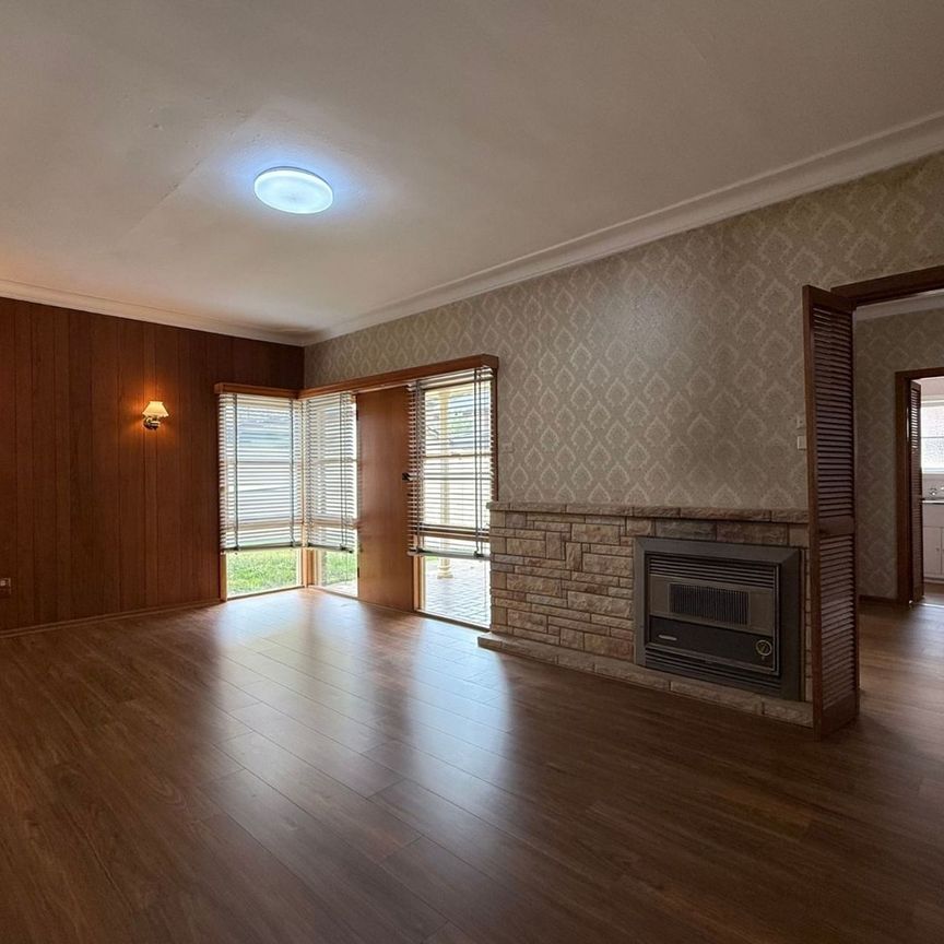 5 Bedroom Family Home in a Prime Location! - Photo 1