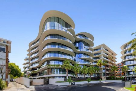 “Fully Furnished in the Pacific House at the Exclusive St Moritz” - Photo 4