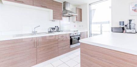 2 Bedroom, 2 bath, 1 reception Penthouse - Photo 5