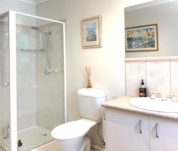 Fully Furnished Home in Prime Mount Waverley Location - Photo 4