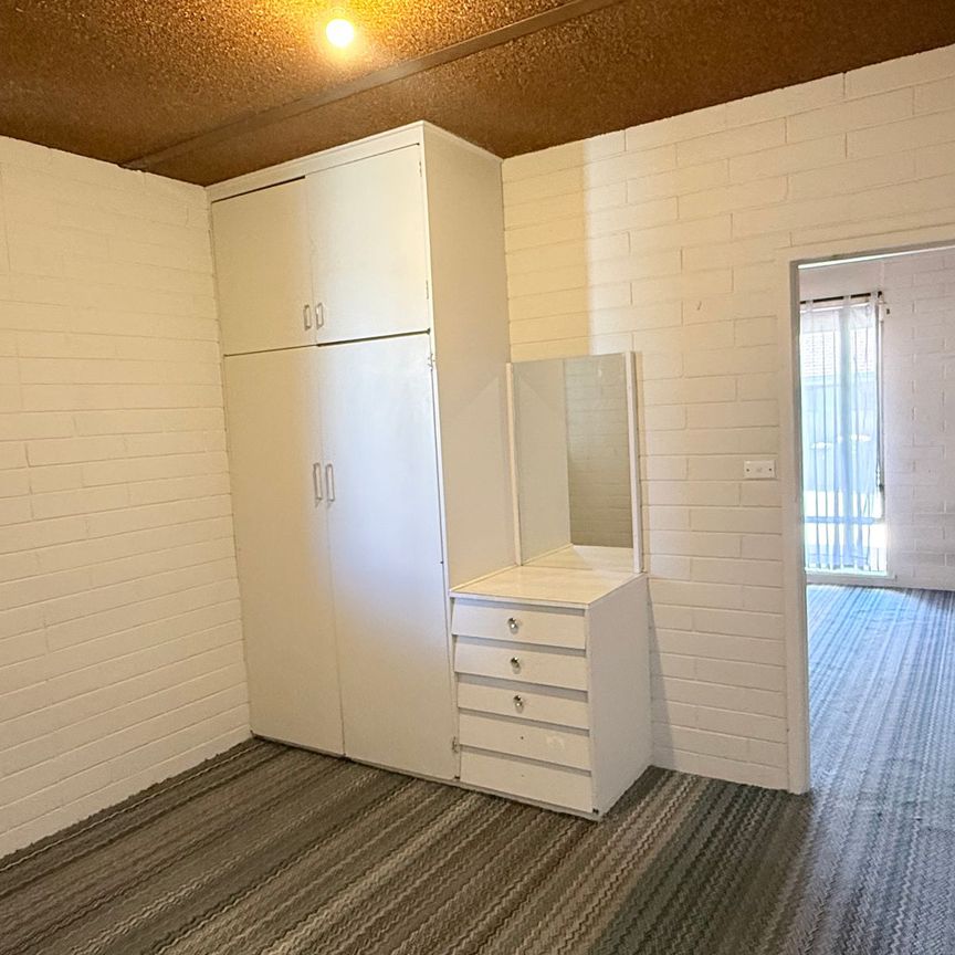 Comfortable One Bedroom Unit - Photo 1