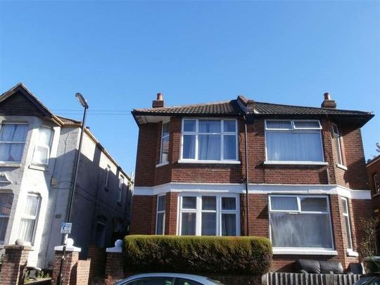 Newcombe Road, Southampton, SO15 - Photo 1