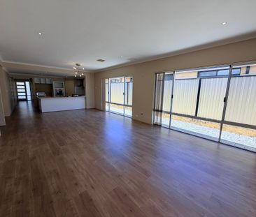 Spacious Family Home with Park Access - Photo 5