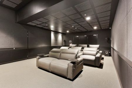 “ENJOY THE CITY LIFESTYLE WITH THIS TWO BEDROOM APARTMENT!” - Photo 4