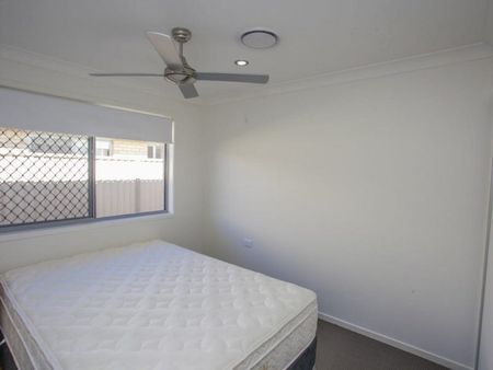 MODERN, FULLY FURNISHED FAMILY HOME - Photo 4