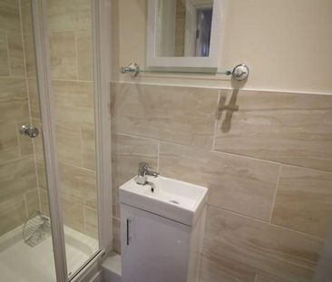 1 bedroom in a house share to rent - Photo 6