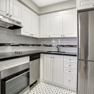 The Kingsview - Photo 2