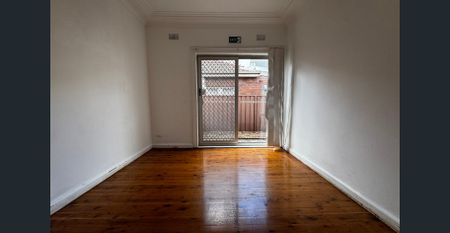 1 WEEK FREE RENT!! Bright, Spacious & Central – 3-Bedroom Gem - Photo 3