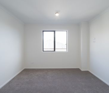 Modern Three Bedroom Townhouse - Photo 1