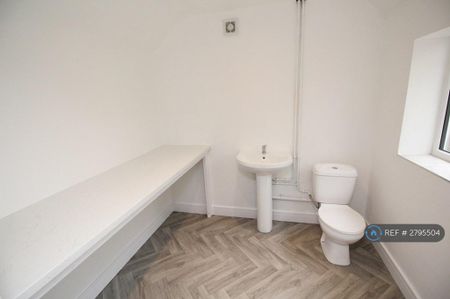 4 bedroom terraced house to rent - Photo 4