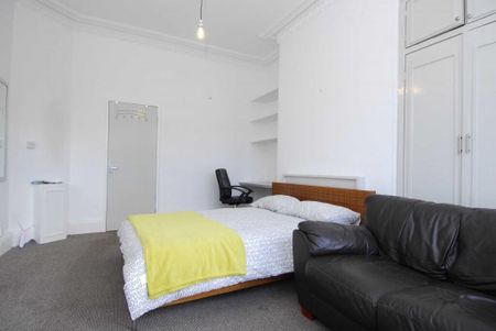 36 Houndiscombe Road, Flat 1 - Photo 2