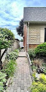 SOUTH ETOBICOKE 2 BEDS 1 BATH PARKING INCLD - Photo 4