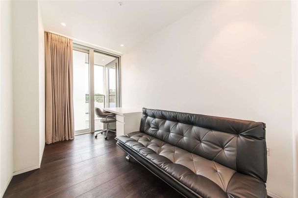 This beautiful modern 3 bedroom apartment in the highly desirable Nova building, with 24/7 concierge, parking, gym, cinema, lounge and roof terrace. - Photo 1