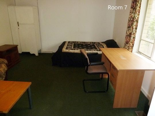 Single room in rooming house - Photo 1