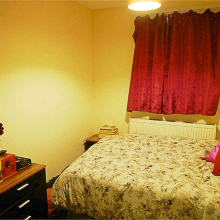 1 Bedroom Flat - Photo 1