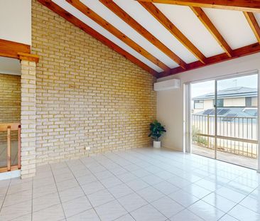 STUNNING FAMILY HOME READY FOR ITS NEW OCCUPANTS - POOL OR BEACH TO... - Photo 2