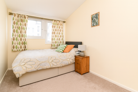 3 bedroom flat to rent - Photo 3